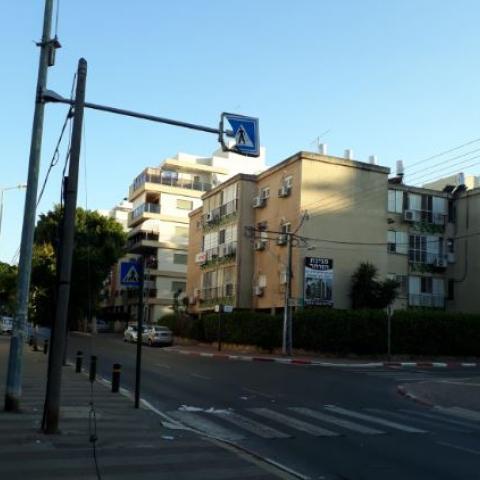 חלקים מתמרור קרסו וכמעט נפלו על תושבת שכונת מחנה יהודה וילדיה - חדשות בפתח תקווה