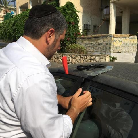 פעוט ננעל ברכב במרכז המסחרי רום בפתח תקווה - חדשות בפתח תקווה