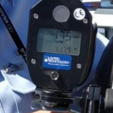 נעצר נהג שנסע בכביש 1 במהירות של 175 קמ"ש - כמעט פי 2 מהמהירות המותרת - חדשות בפתח תקווה