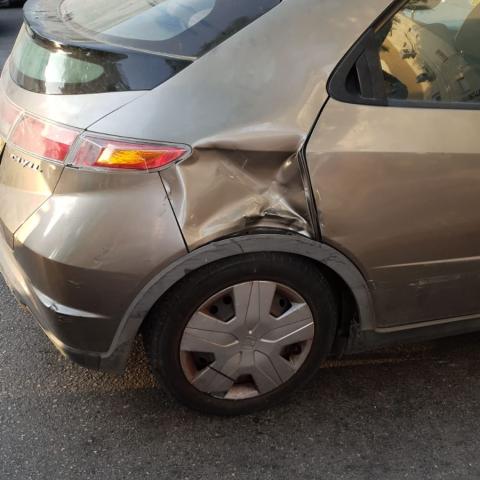 רוכב אופנוע בן 17 נפצע קל מפגיעת רכב ברחוב גורדון בפתח תקווה - חדשות בפתח תקווה