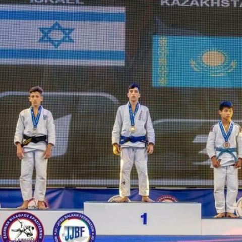 מדליית זהב ומדליית כסף ג'יו ג'יטסו ל-2 נערים מפתח תקווה (וידיאו) - ספורט בפתח תקווה
