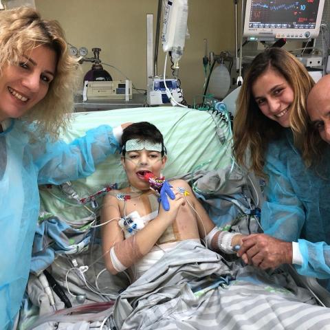 לראשונה בישראל בוצעה השתלת משאבת חדר שמאל בלב (לב מלאכותי) בחזהו של ילד בן 11 - בריאות בפתח תקווה