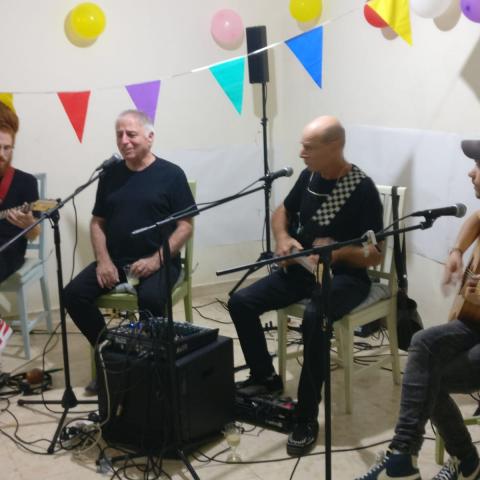 תיסלם אהובתי - חיי זוהר בפתח תקווה