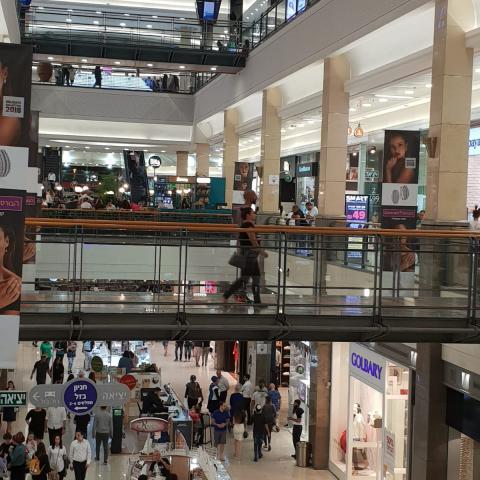 משגיח כשרות המפקח על הכשרות של עסקי המזון בקניון הגדול בפתח תקווה נדבק בקורונה - חדשות בפתח תקווה