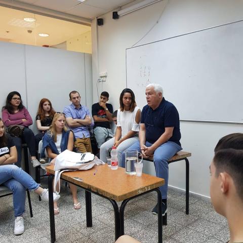 המאמן פיני גרשון לשעבר אלוף אירופה נפגש עם תלמידי תיכון אנקורי בפ"ת - חינוך בפתח תקווה