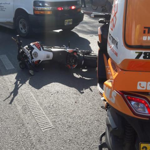 רוכב אופנוע בן 17 נפצע בינוני סמוך לצומת הכניסה לבסיס הצבאי סירקין - חדשות בפתח תקווה