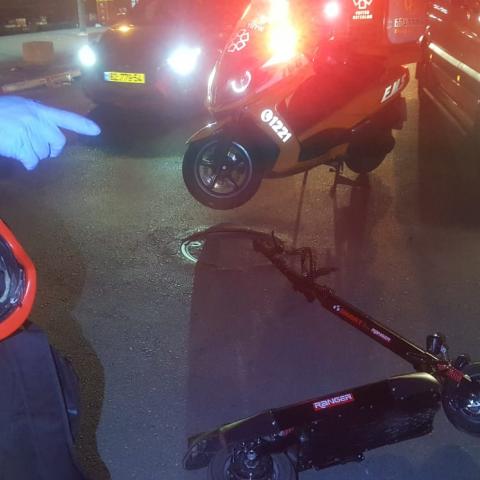 2 נערים שרכבו על קורקינט חשמלי נפצעו לאחר שהחליקו בדרך ז'בוטינסקי בפתח תקווה - חדשות בפתח תקווה