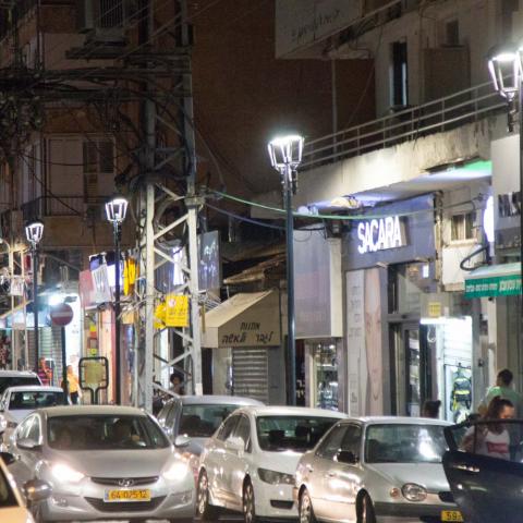 יוגבר הפיקוח על הוצאת סחורה מהחנויות אל רחוב חובבי ציון בפתח תקווה - איכות הסביבה וחזות העיר בפתח תקווה