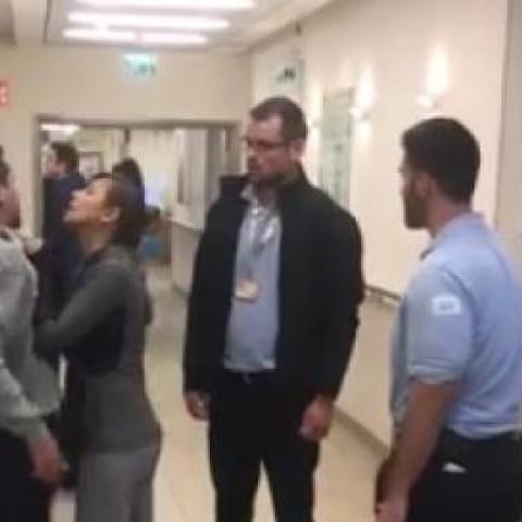צפו במטופל תוקף מאבטח בבית חולים בילינסון בפתח תקווה (וידיאו) - חדשות בפתח תקווה