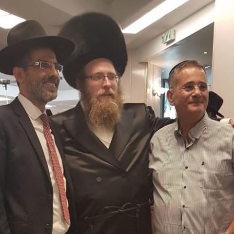 הרימו כוס לחיים לאפריים - חיי זוהר בפתח תקווה