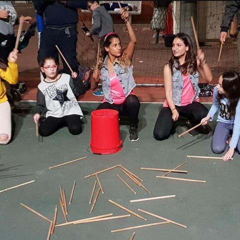 הפנינג חנוכה איכותי לסביבה ולקהילה התקיים בשכונת עין גנים (וידיאו) - קהילות בפתח תקווה