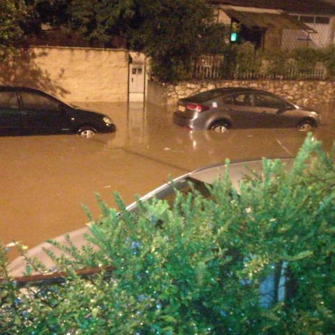 הצפות במספר שכונות בפתח תקווה: עמישב, קרית אלון, יוספטל, פג'ה ושעריה (וידיאו) - חדשות בפתח תקווה