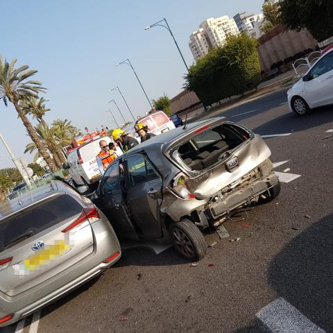 נהגת רכב נפצעה בתאונת דרכים בכביש 40 סמוך לצומת סירקין - חדשות בפתח תקווה