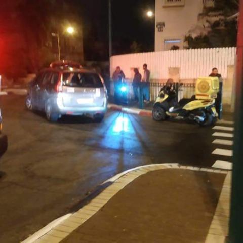 הולכת רגל נפצעה מפגיעת אופניים חשמליים ברחוב שפרינצק בפתח תקווה - חדשות בפתח תקווה