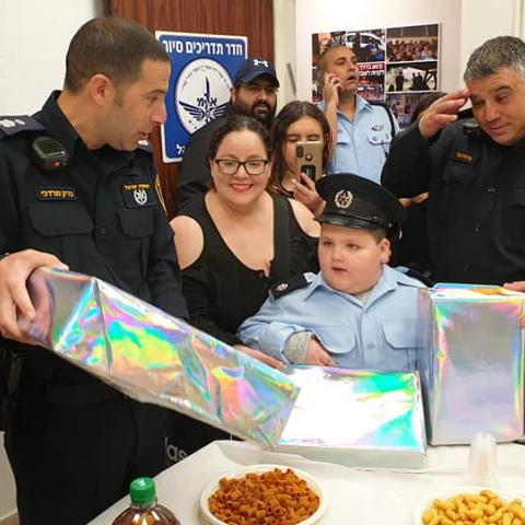 שימחו ילד אוטיסט מפתח תקווה לכבוד יום הולדתו ה- 6 - קהילות בפתח תקווה