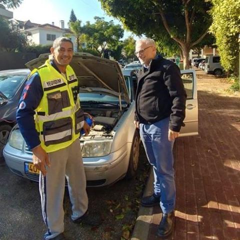 "הסעתי אותו ואת בתו לשניידר וחזרתי לטפל לו ברכב. פריבילגיה של ערבי" - קהילות בפתח תקווה