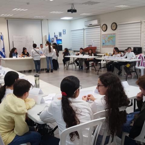 צפו בשגרירים הצעירים מבתי ספר בפתח תקווה  (וידיאו) - חדשות בפתח תקווה
