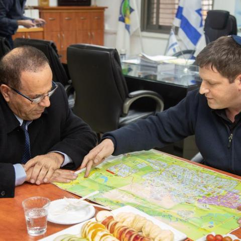 השר איוב קרא: "אדאג אישית לפתיחת סוכנויות דואר בעיר" - חדשות בפתח תקווה