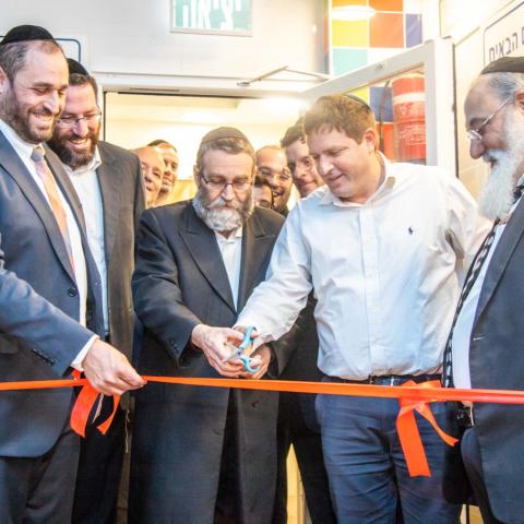 ל - 55 ילדים על הרצף האוטיסטי עדיין אין מסגרת חינוכית קבועה - למה העירייה רודפת אחרי בית הספר?! - חדשות בפתח תקווה