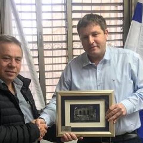 גרינברג יוזם ומעודד מבצעי אכיפה נגד העובדים הזרים. - חדשות בפתח תקווה