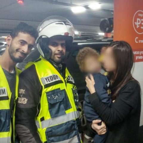 ילד ננעל ברכב לעיני אימו בחניון הקניון הגדול בפתח תקווה - חדשות בפתח תקווה