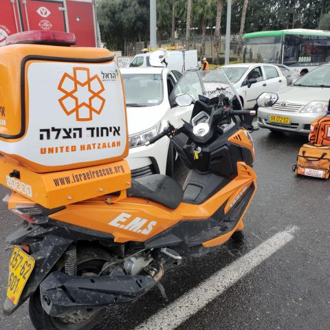 פצוע בינוני ופצוע קל בתאונת דרכים בכביש 40 סמוך לצומת סגולה - חדשות בפתח תקווה
