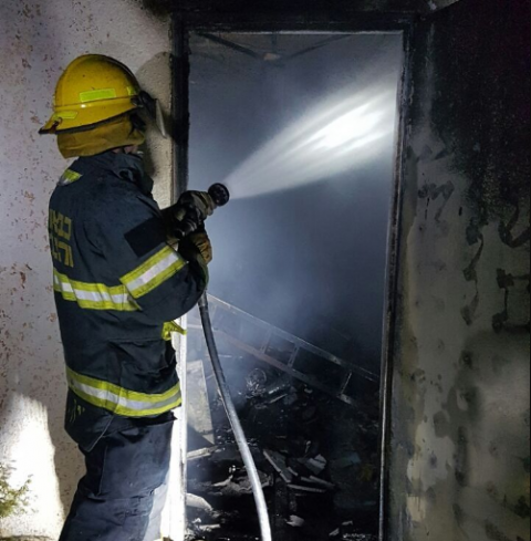 פונו 2 לכודים במצב קל מדירה שעלתה באש ברחוב עוזיאל בפתח תקווה - חדשות בפתח תקווה