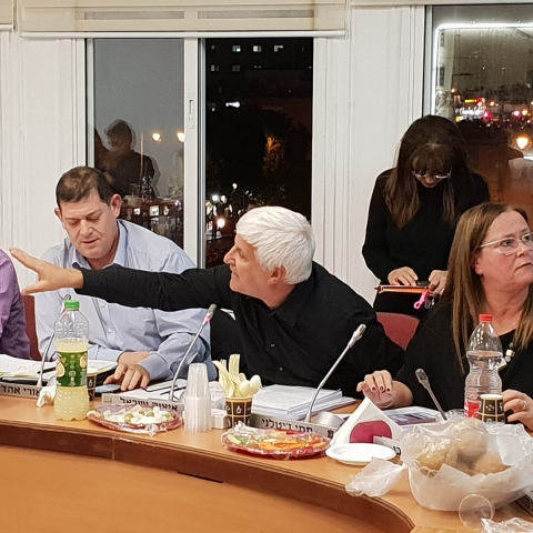 סיעת הביצועיסטים: "ראש העיר פועל למנות יועץ תקשורת במימון העירייה" - חדשות בפתח תקווה