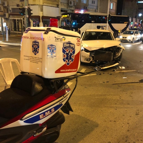 3 פצועים בתאונת דרכים ברחוב בר כוכבא בפתח תקווה - חדשות בפתח תקווה