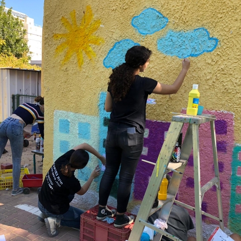תלמידי בית ספר גולדה צבעו גן ילדים מיוחד שבשכונת שערייה בפתח תקווה - מעשים טובים בפתח תקווה