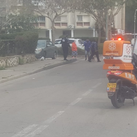 ילד בן 11 קפץ מעל לגדר ונחתך בכל גופו - חדשות בפתח תקווה