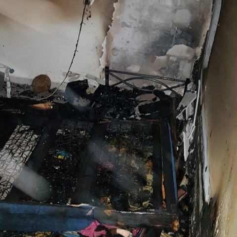 לפנות בוקר ברחוב סלנט בפתח תקווה: שריפה פרצה בחדרה של ילדה בת 9 בשל תנור חימום שהיה צמוד למיטתה - חדשות בפתח תקווה