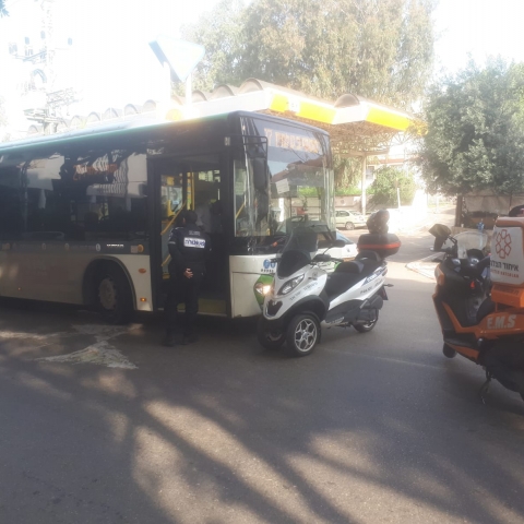 5 נוסעי אוטובוס נפצעו בתאונת דרכים בדרך ז'בוטינסקי בפתח תקווה - חדשות בפתח תקווה