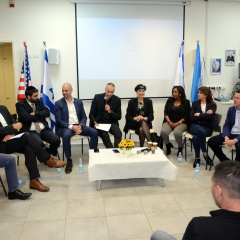 8 חברי כנסת הגיעו לפאנל בחירות שהתקיים בבית הספר "חן" לשגרירים צעירים בפתח תקווה - חינוך בפתח תקווה