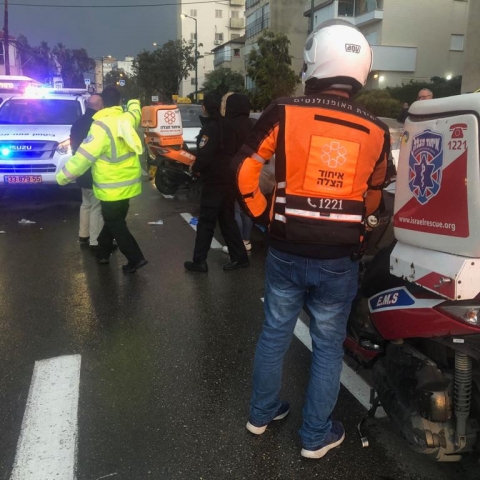 גבר התמוטט במהלך נהיגה ברחוב פרנקפורטר בפתח תקווה - חדשות בפתח תקווה