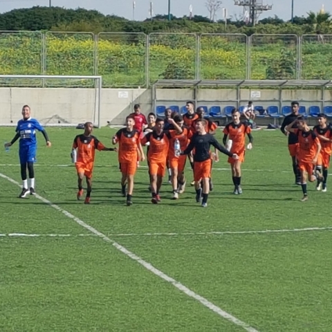 במחנה יהודה מחלקים מלגות לשחקנים שמצטיינים בלימודים - חינוך בפתח תקווה