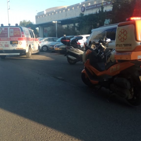 צעיר נפצע קל בקטטה בסמוך למתחם יכין סנטר בפתח תקווה. - חדשות בפתח תקווה