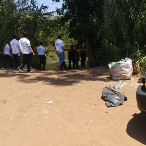 לוחמי האש  חילצו אדם מוגבל פיזית ששקע בבוץ עם רכב שטח על גדות נהר הירקון - חדשות בפתח תקווה