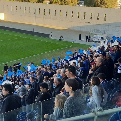 אוהד הפועל פ"ת השליך למגרש כוס, המועדון קיבל קנס בסך 3,000 ₪ - ספורט בפתח תקווה