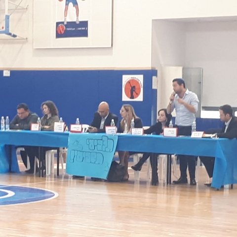 צפו בשאלות התלמידים  בפאנל פוליטי בתיכון יצחק שמיר (וידיאו) - חינוך בפתח תקווה