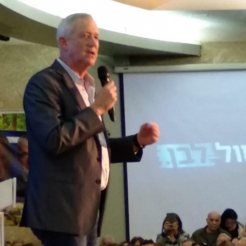 יותר מ-600 תושבים השתתפו במפגש עם בני גנץ באולם הרקיע השביעי בפ"ת  (וידיאו) - חדשות בפתח תקווה
