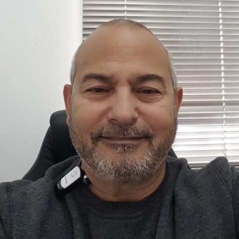  2 כלבי אמסטף נשכו ילדה בת 7.5: גיורא לוי קב"ט בעיריה נלחם בהם וננשך גם הוא (וידיאו) - חדשות בפתח תקווה