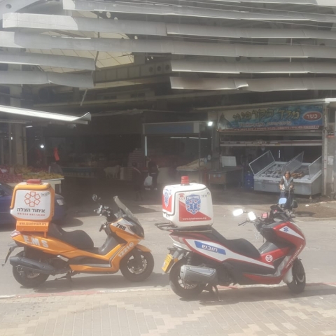 גבר  נדקר במתחם השוק העירוני בפתח תקווה - חדשות בפתח תקווה