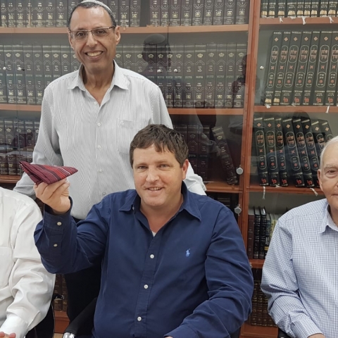 החמץ העירוני נמכר באמצעות רב העיר הרב מיכה הלוי - חדשות בפתח תקווה