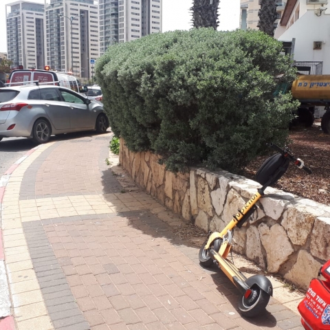 נער בן 15שרכב על קורקינט חשמלי נפצע קשה מפגיעת רכב - חדשות בפתח תקווה