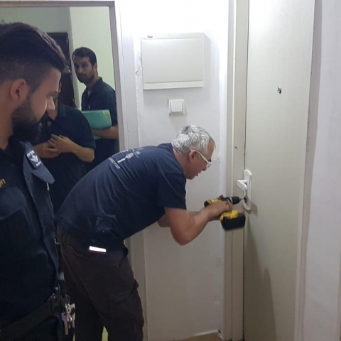 העירייה הפעילה צווי בית משפט ופרצה לדירות מפוצלות במרכז העיר - חדשות בפתח תקווה