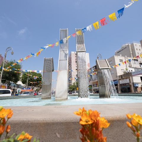 שמה של הכיכר בצומת הרחובות חיים עוזר וההגנה יוסב לכיכר דונלד טראמפ - חדשות בפתח תקווה