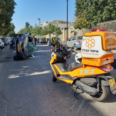 2 פצועים בתאונת דרכים ברחוב אמסטרדם בפתח תקוווה - חדשות בפתח תקווה