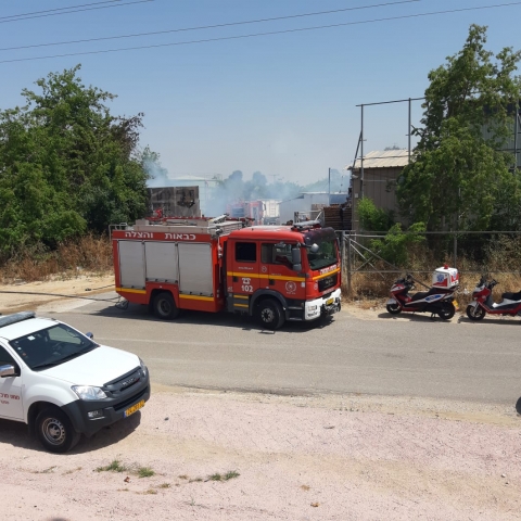 שריפה פרצה במפעל מזון בגבעת השלושה - חדשות בפתח תקווה