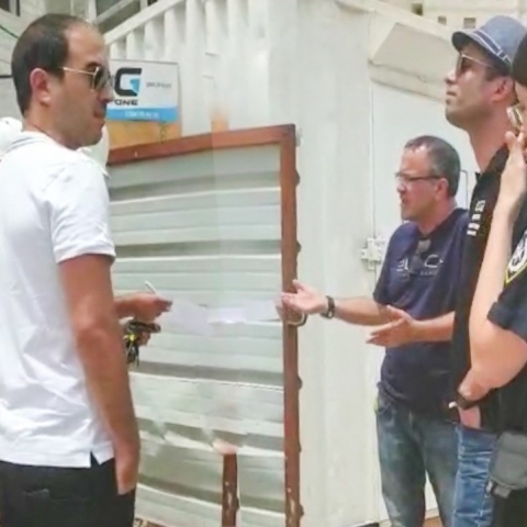 צו הפסקה לעבודות באתר בנייה בשכונת אם המושבות בפ"ת שנמצאו בו ליקויי בטיחות שסיכנו תלמידים - חדשות בפתח תקווה
